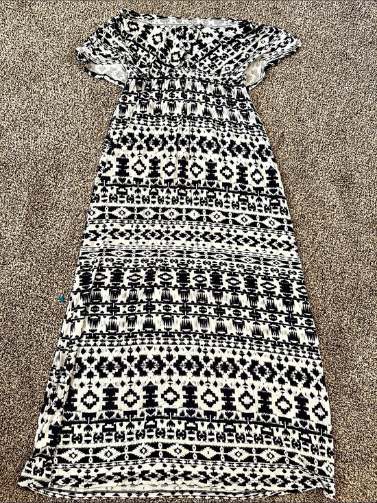 Charming Charlie Dresses & Skirts - Charming Charlie Geometric Strapless Maxi Dress
Size Small